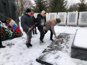 Возложение цветов к памятнику павших воинов с. Стрелецкое.