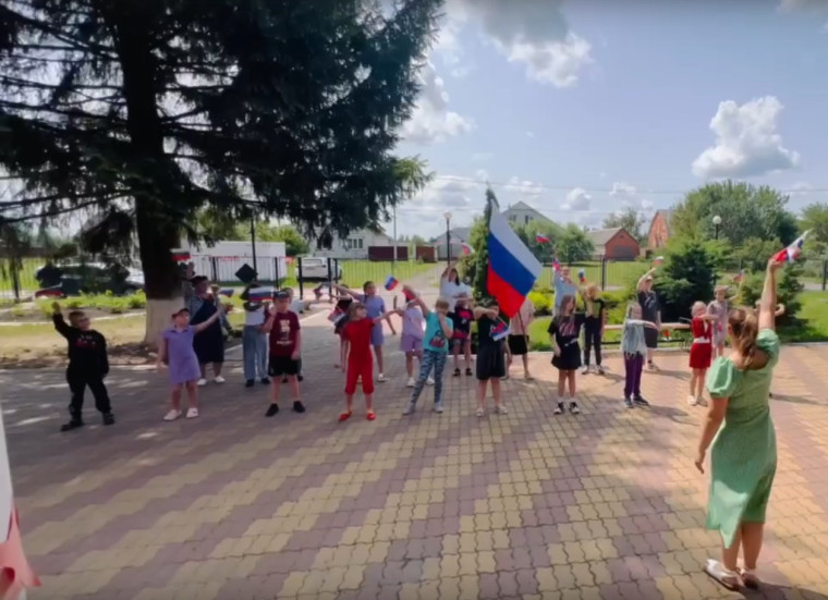 Акция «Танцевальный флешмоб ко Дню России».